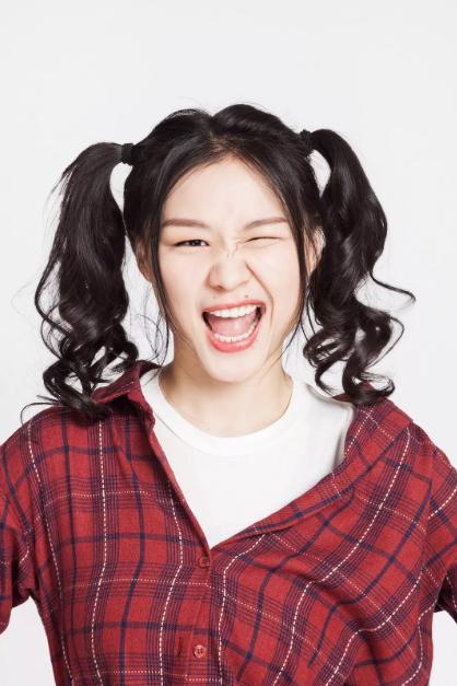 金靖体重最新爆料,瘦身成功，身材曲线惊艳亮相！